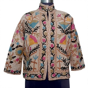 Chaqueta Corta Floral de Algodón Acolchada Suzani Bordada Boho Hecha a Mano, Ropa de Mujer - Product Image 1