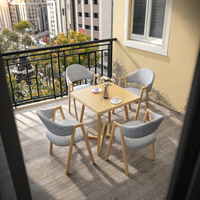Petite table à manger carrée moderne en bois pour les salons de réception, les négociations, les salons de desserts ou de thé au lait dans les petits appartements
