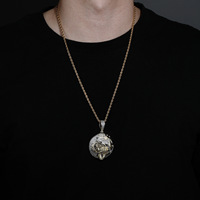 Collier Hip Hop Rap, Pendentif Exagéré Entièrement Sertie de Zircone, Accessoire de Chaîne Unisexe Audacieux et Tendance Effet Glaçon