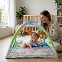 Tapis d'éveil pour bébé avec jouets suspendus et tapis de jeu pour 0-24 mois, tapis hypoallergénique doux pour la peau, essentiel pour l'éveil éducatif