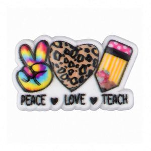 Venta al por mayor de dijes de PVC blando para zapatos con hebilla para el Día del Maestro, para <span class=keywords><strong>zuecos</strong></span> y sandalias, regalo para profesores, a granel - Product Image 3