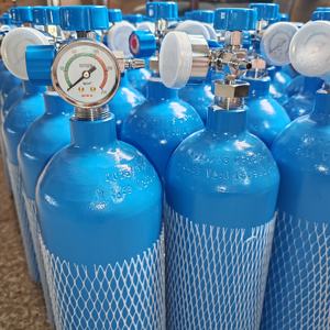 Prix d'usine TPED certifié 150BAR 2/4L petite <span class=keywords><strong>bouteille</strong></span> d'oxygène médical portable fabriquée en Chine à vendre - Product Image 1