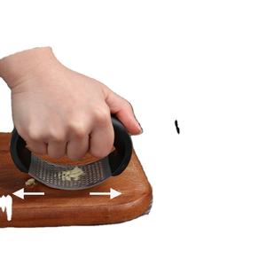 Gamme complète de gadgets de cuisine très vendus hachoir à gingembre broyeur à ail à main presse-ail en acier inoxydable à bascule - Product Image 4