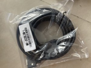 สายเคเบิลอิเล็กทรอนิกส์สำหรับมอเตอร์เซอร์โว Mitsubishi รุ่น MR-JCCBL5M-L - Product Image 1