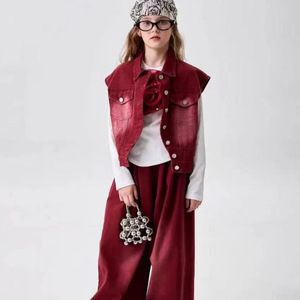 Conjunto <span class=keywords><strong>de</strong></span> Tres Piezas <span class=keywords><strong>de</strong></span> Otoño e Invierno, <span class=keywords><strong>Chaleco</strong></span> Rojo Retro Nuevo, Pantalones Anchos <span class=keywords><strong>de</strong></span> Pierna Ancha con Flores Tridimensionales y Mangas Largas - Product Image 2