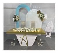 Fournitures de fête, table en acrylique en forme de lune, table demi-ronde pour événements, table dorée miroir pour la mariée et le marié, table de mariage