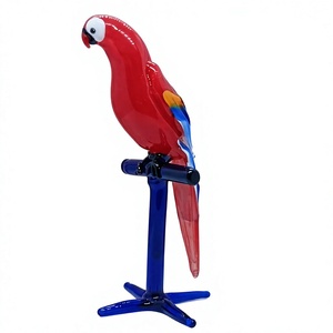 Figurine de perroquet sculptée en verre soufflé à la main, écologique, gravée, couleurs rouge, bleu, ambre, sculpture animale, pièce d'art décorative - Product Image 1