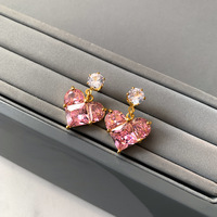 Parure de bijoux tendance en laiton doré avec pendentif cœur en zircon rose et boucles d'oreilles, cadeau idéal pour la Saint-Valentin