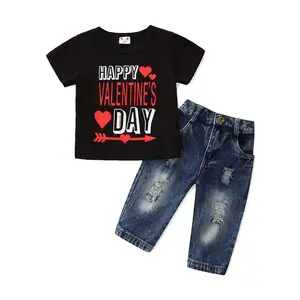 2021 Валентина дней для младенцев, комплекты одежды для девочек; Комплект из 2 предметов, с рисунком в виде букв, сердец, футболки с короткими рукавами Топы, джинсовые штаны, детская одежда для мальчиков