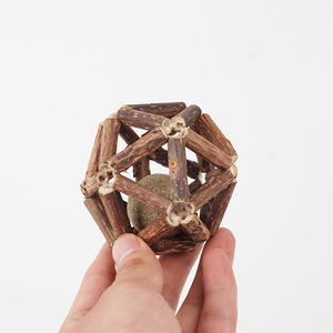 ลูกบอลไม้กิ่งไม้จันทน์ขนาดกลาง 6.8 ซม. ของเล่นเคี้ยวแบบอินเทอร์แอคทีฟสำหรับทำความสะอาดฟันแมว - Product Image 3