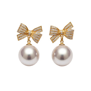 Pendientes colgantes con lazo de diamantes de imitación chapados en oro, con perlas de imitación, elegantes y modernos, para fiestas, para mujeres. - Product Image 1