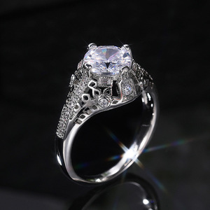 Anello in Cristallo Traforato per Donne, Tono Argento, Elegante Accessorio di Moda per Uso Quotidiano - Product Image 4