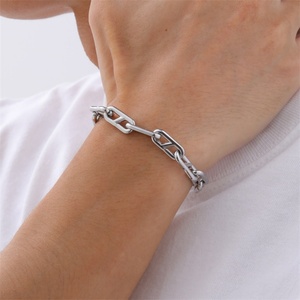 Bijoux Hip-hop Haut de Gamme Écologiques Hypoallergéniques pour Femme : Bracelet à Boucle en Acier Inoxydable Luxe Léger - Product Image 3