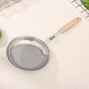 Colador de acero inoxidable con mango de madera, utensilio de cocina perforado para escurrir aceite, cuchara para dumplings, escurridor de fideos - Product Image 2