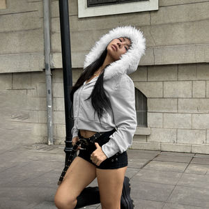 Sweat-shirt à capuche zippé en fausse fourrure style INS Y2K Streetwear pour femmes, coupe ajustée, chic de rue - Product Image 3