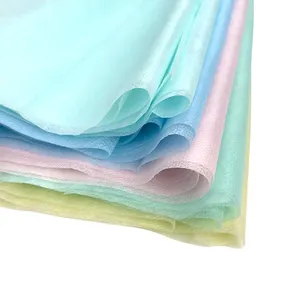 Sıcak satış 14g-18gsm tek kullanımlık nonwoven hidrofilik kumaş kağıt giyim bebek bezi golf sopası kılıfı hammadde üst levha