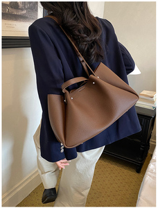 Nouveau <span class=keywords><strong>sac</strong></span> fourre-tout matelassé en <span class=keywords><strong>cuir</strong></span> haut de gamme pour <span class=keywords><strong>femme</strong></span>, best-seller, <span class=keywords><strong>sac</strong></span> à bandoulière <span class=keywords><strong>souple</strong></span> et tendance de haute qualité - Product Image 6