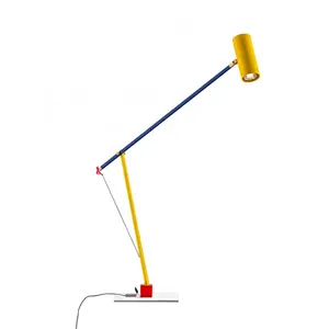 デザイナークリエイティブハンブルウォールテーブルランプポストモダンシンプル調節可能なロボットスケルトンアート回転可能な目家の装飾テーブルライト