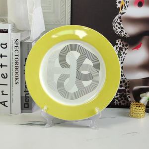 Vente flash : Ensemble de 4 assiettes en céramique de luxe nordique jaunes pour restaurant, avec boîte cadeau - Product Image 3