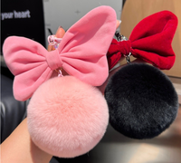 Vente en gros de porte-clés en peluche douce et moelleuse avec un grand nœud en fourrure, pompon en peluche, dessin animé d'Halloween, pendentif de sac, cœur