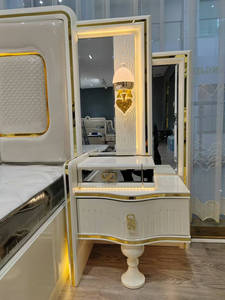 Thiết kế 2025 thanh lịch có độ bóng cao Bộ phòng ngủ hoàng gia sang trọng Vua Kích thước LED thắp sáng cảm giác lãng mạn Bộ đồ nội thất phòng ngủ - Product Image 3