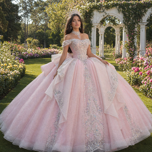 Vestido de Quinceañera Rosa Wx251 para Niñas de 15 Años, Moderno con Escote Corazón, Top de Encaje, Corsé, Brillos y Falda de Princesa con Cola Capilla - Product Image 1
