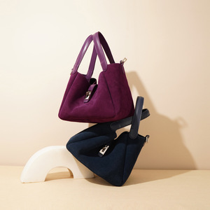 <span class=keywords><strong>Borsa</strong></span> Hobo in vera pelle scamosciata 2024 primavera design di alta qualità borse Tote in pelle <span class=keywords><strong>viola</strong></span> per donne borse di lusso - Product Image 2