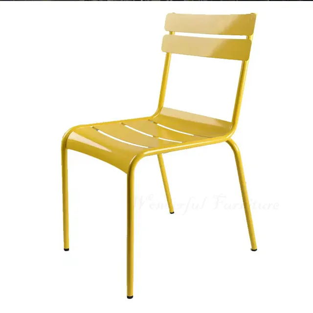 Chaises de salle à manger extérieures en fer forgé en fonte jaune bleu coloré de chaise de maille de fer de jardin extérieur populaire