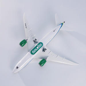 Modelo de Avión de Resina Boeing 787-10 de Saudi <span class=keywords><strong>Arabian</strong></span> <span class=keywords><strong>Airlines</strong></span> a Escala 1/145 de 47 cm con Luces LED y Tren de Aterrizaje - Product Image 3
