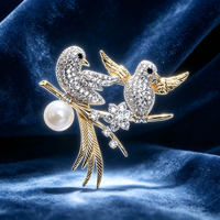Broche en laiton plaqué zircon cubique étincelant, motif oiseau porte-bonheur élégant, petite taille, pour femme, idéale pour les fêtes et le quotidien, cadeau de luxe, collection 2026