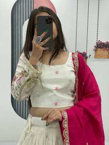 Lehenga choli เทศกาลที่มีคุณภาพสูงกับลำดับการเย็บปักถักร้อยหนักและชุดเดรส dupatta ทำงานด้ายมีสไตล์ - Product Image 4