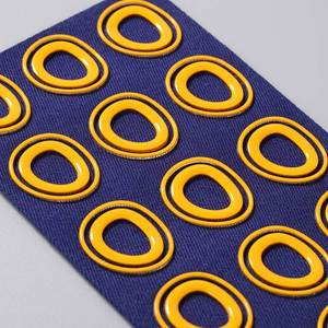 Etiquetas de Silicona 3D Personalizadas para Ropa, Hechas en China, Etiquetas de Silicona Gruesas 3D con Logotipos de Letras - Product Image 3