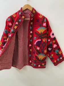 เสื้อแจ็คเก็ตผ้ากำมะหยี่สีแดงปักลายสัตว์สไตล์โบฮีเมียน เสื้อโค้ทชาติพันธุ์สำหรับฤดูหนาว ทำด้วยมือจากผ้าฝ้ายทอมือ ของขวัญสำหรับเธอ - Product Image 2