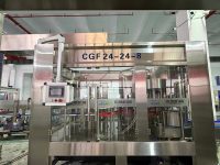 Adaptation rapide à plusieurs tailles de bouteilles pour machine de remplissage d'eau 2000bph