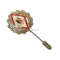 Broche largo personalizado chapado en oro Premium con intrincado diseño azul para profesionales de negocios