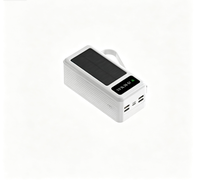 Pack de charge solaire haute capacité de 40 000 mAh avec câbles intégrés, une poignée portable, une boussole et une lampe de camping