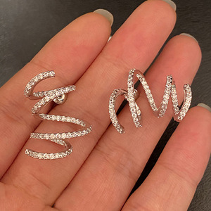 Orecchini a Cerchio Rotondi Eleganti e Minimalisti, Gioielli Chic per Donne, per Uso Quotidiano, Outfit da Festa, Accessorio Regalo - Product Image 5