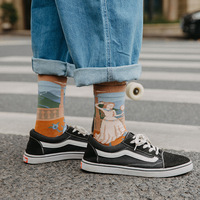 Chaussettes en coton biologique de longueur d'équipage OEM et ODM pour hommes Funky Floral Street Wear avec design artistique disponibles en gros