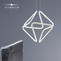 Luminaire suspendu moderne de style nordique avec construction en aluminium, lumière blanche chaude 3000K LED pour salon