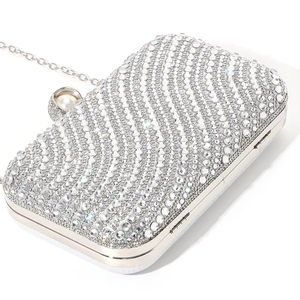 Bolso de Mano Tipo Clutch con Cadena de Perlas y Diamantes, Estilo Lujoso para Fiestas y Eventos - Product Image 2