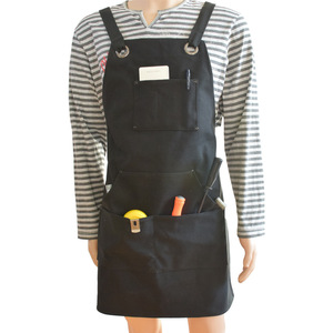 Tablier en toile noir durable et imperméable avec poches pour la cuisine, le barbecue, les cafés - Product Image 1