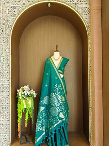 <b>Red</b> Floral Embroidered Saree Traditional Women Dress Banarasi Style Festive Wedding Party Wear - Product Image 4