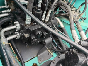 รถขุดตีนตะขาบ KOBELCO SK200-8 มือสองขายดี พร้อมเครื่องยนต์ดีเซล ระบบไฮดรอลิก และชิ้นส่วนจาก Kawasaki รถขุดตีนตะขาบยอดนิยม - Product Image 3