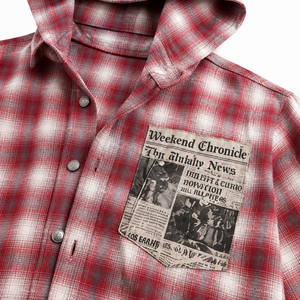 Chemise à carreaux à capuche pour homme en flanelle de coton, coupe courte, avec patch imprimé journal, collection limitée, style décontracté pour l'automne - Product Image 4