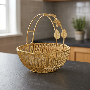 Panier de rangement en métal doré rond fait à la main de style vintage avec poignée en forme de feuille de fleur pour la décoration du salon - Product Image 3