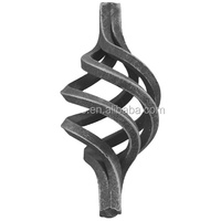 Ornements en métal de porte à bas prix paniers en fer forgé pour garde-corps d'escalier