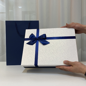 กล่องของขวัญกระดาษแข็งรีไซเคิลได้แบบเรียบหรู Tian Di Gai พร้อมลายนูนเคลือบ UV ปิดด้วยแม่เหล็ก <span class=keywords><strong>ส</strong></span>ีสันตามสั่ง ขายส่ง - Product Image 2