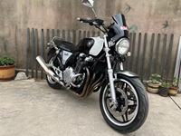 Hondaa CB1100 - une moto de rue rétro à quatre cylindres par Hondaa