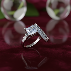 Anillo de Compromiso con Diamante Corte Princesa en Oro Blanco, Color D Natural, Certificado GIA, Estilo Clásico para Mujer, Modelo B752 - Product Image 2