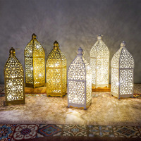 Lampes à LED en métal blanc doré Lanternes Décoration de mariage Centres de table Creux Vintage Ramadan Eid Décor Lanterne Lumière de table